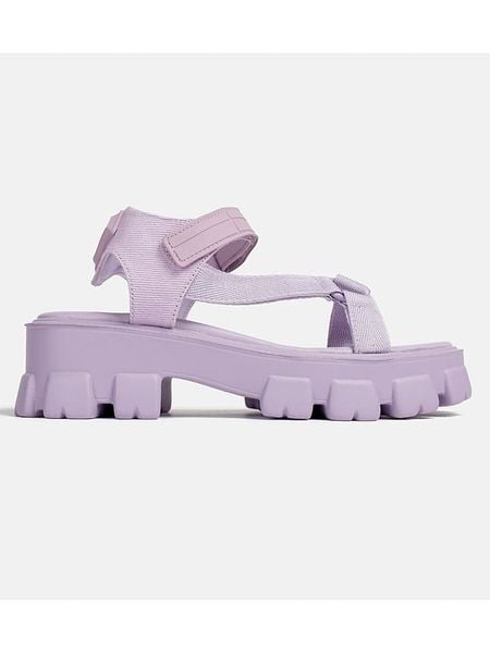 Loft37 Sandały w kolorze fioletowym rozmiar: 36. Różowe sandały loft37, bez wzorów, z otwartym noskiem, bez obcasa, na koturnie, bez zapięcia. Za 174.84 zł.