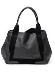 Balenciaga Skórzana torebka w kolorze czarnym - 29 x 23 x 17 cm rozmiar: onesize. Czarne torebki klasyczne Balenciaga, bez wzorów, z materiału, bez dodatków. Za 3,479.99 zł.