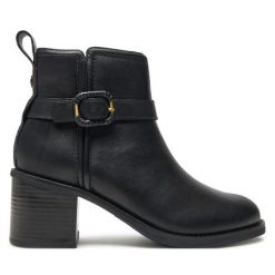 Botki Clarks. Czarne botki Clarks, bez wzorów, bez obcasa, na słupku, bez zapięcia. Za 679.99 zł.