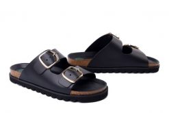 DR. BRINKMANN 700925-01 schwarz, klapki damskie. Czarne klapki Dr. Brinkmann, bez wzorów, ze skóry, bez obcasa. Za 349.90 zł.