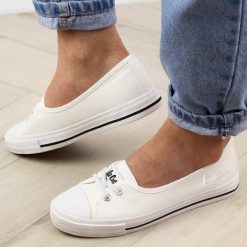 Białe tenisówki damskie Lee Cooper 1791. Białe baleriny Lee Cooper, bez wzorów, z tkaniny, bez obcasa. Za 149.00 zł.