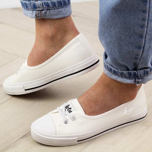 Białe tenisówki damskie Lee Cooper 4356. Białe baleriny Lee Cooper, bez wzorów, z tkaniny, bez obcasa. Za 159.00 zł.