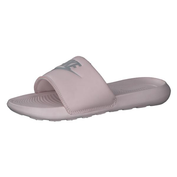 Sandały Kobieta Nike Victori One róża. Czerwone sandały Nike, bez wzorów, z materiału, bez obcasa, bez zapięcia. Za 231.00 zł.