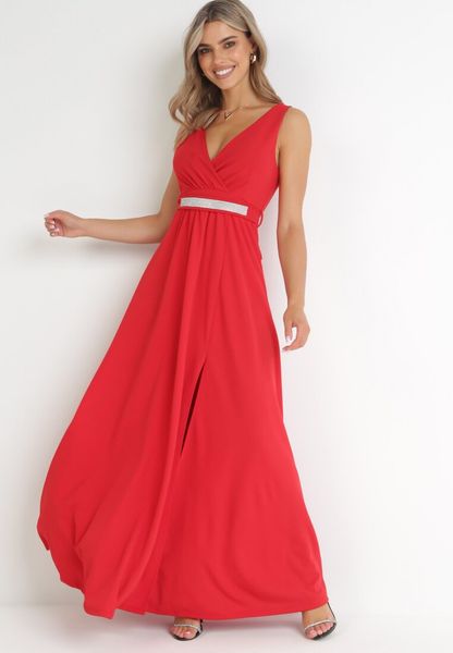 Czerwona Sukienka Rozkloszowana Maxi z Paskiem w Cyrkonie i Wycięciem Neorise. Czerwone sukienki Born2be, na wesele, z aplikacjami, z materiału, bez kołnierzyka, bez ramiączek, maxi, rozkloszowane. Za 129.99 zł.