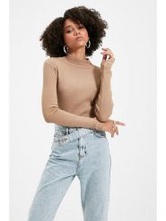 Trendyol Koszulka w kolorze jasnobrązowym rozmiar: L. Brązowe bluzki Trendyol, l, bez wzorów, bez kołnierzyka, bez ramiączek. Za 86.99 zł.