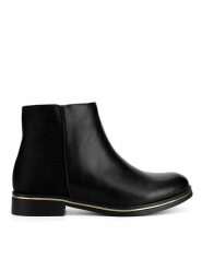 Clara Barson Botki WS6517-01 Czarny. Czarne botki Clara Barson, bez wzorów, ze skóry, bez obcasa, na płaskiej podeszwie, bez zapięcia. Za 139.99 zł.