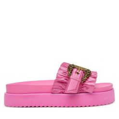 Klapki Versace Jeans Couture. Czerwone klapki Versace Jeans Couture, bez wzorów, z jeansu, bez obcasa. Za 859.99 zł.