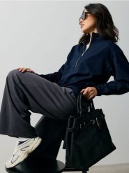 Bluza half-zip z wiskozą - granatowy. Niebieskie bluzy sportowe Sinsay, l, bez wzorów, z wiskozy, bez kaptura. Za 59.99 zł.