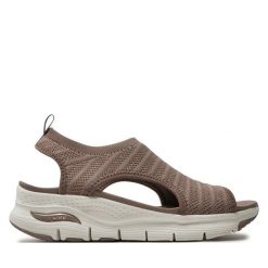 Sandały Skechers. Brązowe sandały Skechers, bez wzorów, bez obcasa, na płaskiej podeszwie, bez zapięcia. Za 299.99 zł.
