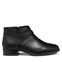 Botki Geox. Czarne botki Geox, bez wzorów, bez obcasa, na płaskiej podeszwie, bez zapięcia. Za 569.99 zł.