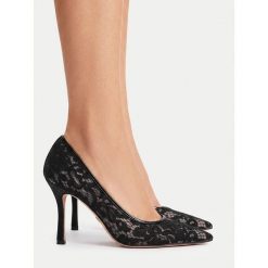 Szpilki Nine West. Czarne szpilki Nine West, bez wzorów, bez obcasa, na szpilce, bez zapięcia. Za 249.99 zł.