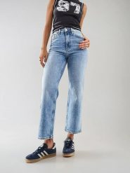 Monki Dżinsy - Regular fit - w kolorze błękitnym rozmiar: W27. Niebieskie jeansy Monki, bez wzorów, z podwyższonym stanem. Za 65.95 zł.