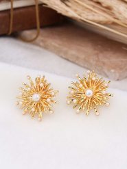 L'Atelier de Gaia Pozłacane kolczyki-wkrętki z perłami rozmiar: onesize. Żółte kolczyki L'Atelier de Gaia, z perłą, pozłacane. Za 79.45 zł.