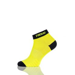 Bezszwowe skarpety oddychające Nessi Sportswear. Białe skarpety NESSI SPORTSWEAR, bez wzorów. Za 45.90 zł.