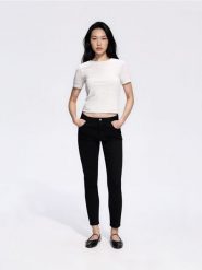 Jeansy slim fit - czarny. Czarne jeansy Reserved, bez wzorów. Za 99.99 zł.