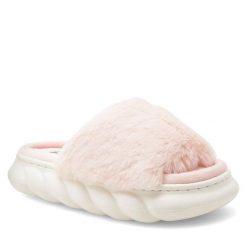 Kapcie DeeZee. Czerwone obuwie domowe DeeZee, bez wzorów, bez zapięcia. Za 79.99 zł.