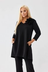 Asymetryczna czarna tunika Florina z wydłużonym tyłem i odpinanym kwiatem PLUS SIZE XXL OVERSIZE JESIEŃ. Czarne tuniki Moda Size Plus Iwanek, do pracy, na jesień, l, bez wzorów, z nylonu, biznesowe, z asymetrycznym kołnierzem, plus size, bez ramiączek. Za 229.90 zł.