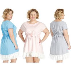 Wiązana tunika sukienka z falbanką falbanka oversize PLUS SIZE LATO 2017. Szare sukienki Moda Size Plus Iwanek, na lato, l, bez wzorów, z dzianiny, bez kołnierzyka, plus size, bez ramiączek, oversize. W wyprzedaży za 65.00 zł.