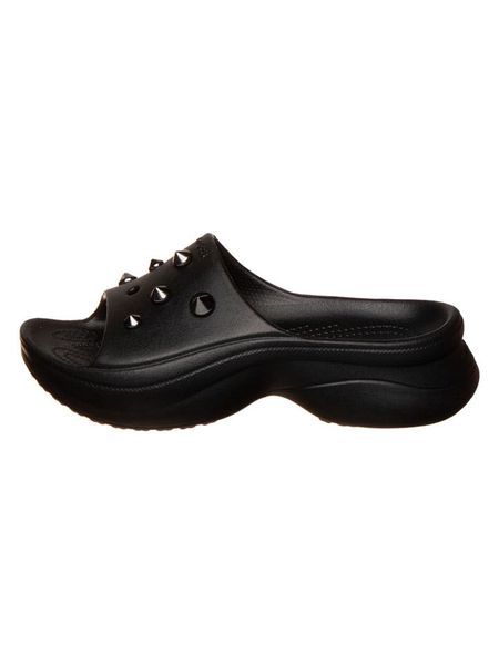 Crocs Klapki "Bae Studded Slide" w kolorze czarnym rozmiar: 39/40. Czarne klapki Crocs, bez wzorów, z otwartym noskiem, bez obcasa. Za 149.95 zł.