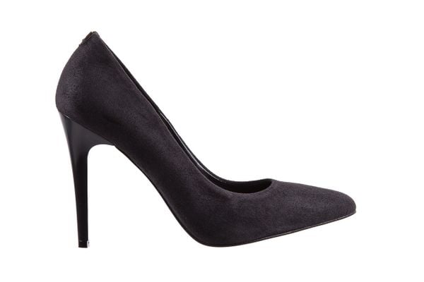 Szpilki Bayla-056 1862-764 Czarny, Skóra naturalna - 39. Czarne szpilki Bayla, bez wzorów, z materiału, biznesowe, bez obcasa, na obcasie, bez zapięcia. W wyprzedaży za 152.10 zł.