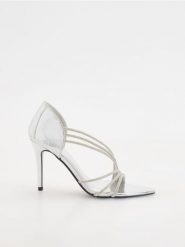 Sandały z ozdobnymi paskami - srebrny. Szare sandały Reserved, bez wzorów, ze skóry, bez obcasa, na obcasie, bez zapięcia. W wyprzedaży za 69.99 zł.