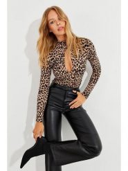 Trendyol Koszulka w kolorze beżowo-czarno-jasnobrązowym rozmiar: M. Brązowe bluzki Trendyol, m, bez wzorów, bez kołnierzyka, bez ramiączek. Za 88.02 zł.