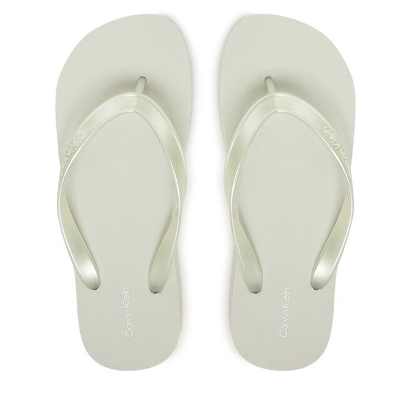 Japonki Calvin Klein. Białe klapki Calvin Klein, bez wzorów, bez obcasa. Za 151.99 zł.