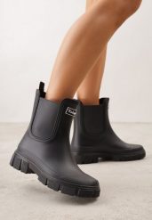 Czarne Kalosze Typu Sztyblety z Antypoślizgową Podeszwą Volenne. Czarne kalosze Renee, bez wzorów, z jeansu. Za 79.99 zł.