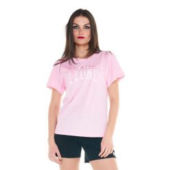 Damski t-shirt Cristal Shine z dużym logo. Czerwone t-shirty LEONE 1947 APPAREL, l, bez wzorów, z tkaniny, bez kołnierzyka, bez ramiączek. W wyprzedaży za 98.90 zł.