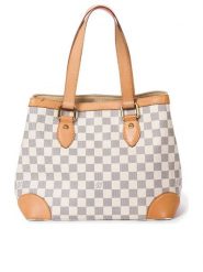 Louis Vuitton Torebka "Hampstead PM" w kolorze biało-szarym - 28 x 24 x 17 cm rozmiar: onesize. Białe torby na ramię Louis Vuitton, w ażurowe wzory, z materiału, na ramię, bez dodatków. Za 4,906.99 zł.