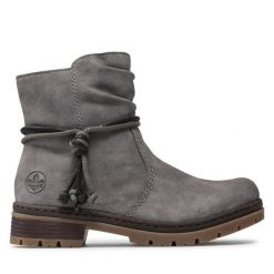 Botki Rieker. Brązowe botki Rieker, bez wzorów, bez obcasa, na słupku, bez zapięcia. Za 271.00 zł.