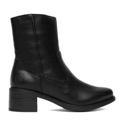 Botki Rieker. Czarne botki Rieker, bez wzorów, bez obcasa, na słupku, bez zapięcia. Za 379.99 zł.