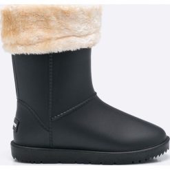 Gioseppo - Botki. Czarne botki Gioseppo, bez wzorów, z materiału, z okrągłym noskiem, bez obcasa, na obcasie, bez zapięcia. W wyprzedaży za 179.90 zł.