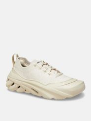 Crocs Sneakersy "Echo Surge" w kolorze kremowo-beżowym rozmiar: 39/40. Brązowe trampki Crocs, bez wzorów, bez zapięcia. Za 267.92 zł.