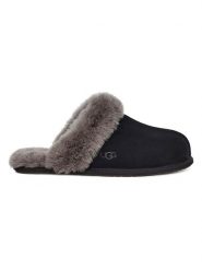 UGG Skórzane kapcie "Scuffette II" w kolorze czarnym rozmiar: 39. Czarne obuwie domowe UGG, bez wzorów, z okrągłym noskiem, bez zapięcia. Za 400.65 zł.