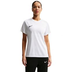 Koszulka damska Nike Dri-Fit Park VIII. Białe bluzki Nike, bez wzorów, z poliesteru, sportowe, bez kołnierzyka, bez ramiączek. Za 66.99 zł.