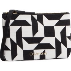 Torebka CALVIN KLEIN - Ck Must Ew Crossbody Q K60K605206 910. Białe listonoszki Calvin Klein, bez wzorów, z materiału, bez dodatków. W wyprzedaży za 279.00 zł.