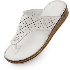 Eleganckie skórzane klapki Nell dla kobiet - Rozmiar 40. Białe klapki ENELL, bez wzorów, ze skóry, bez obcasa. Za 321.99 zł.