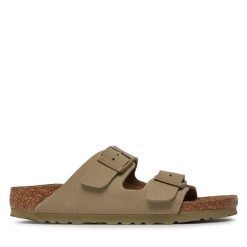 Klapki Birkenstock. Brązowe klapki Birkenstock, bez wzorów, bez obcasa. Za 259.99 zł.