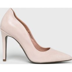 Tamaris - Szpilki. Czerwone szpilki Tamaris, bez wzorów, z materiału, bez obcasa, na obcasie, bez zapięcia. W wyprzedaży za 249.90 zł.