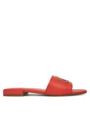 Guess Klapki FLJTAR LEA19 Koralowy. Pomarańczowe klapki Guess, z aplikacjami, ze skóry, bez obcasa. Za 329.99 zł.