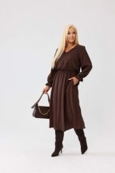 Klasyczna sukienka Marlen MIDI w kolorze czekoladowego brązu - z gumką w pasie i kieszeniami PLUS SIZE XXL OVERSIZE JESIEŃ. Brązowe sukienki Moda Size Plus Iwanek, do pracy, na jesień, plus size, bez wzorów, z lyocellu, biznesowe, bez kołnierzyka, plus size, bez ramiączek, midi, oversize. Za 329.90 zł.