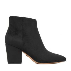 Botki Nine West. Czarne botki Nine West, bez wzorów, bez obcasa, na słupku, bez zapięcia. Za 269.99 zł.