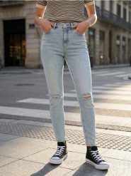 Jeansy mid waist skinny z surowym wykończeniem nogawek - niebieski. Niebieskie jeansy Sinsay, bez wzorów. Za 69.99 zł.