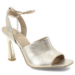 Sandały damskie Chebello, cholewka ze skóry naturalnej zapinane na sprzączkę z eleganckim łańcuszkiem, złote, 4440_-046-000-PSK-S135. Żółte sandały CheBello, bez wzorów, ze skóry, eleganckie, bez obcasa, na obcasie, bez zapięcia. Za 549.00 zł.