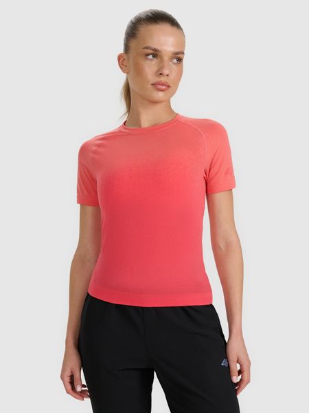 4F Koszulka do biegania w terenie bezszwowa damska - różowa XS/S. Czerwone koszulki sportowe 4f, bez wzorów, ze skóry, bez ramiączek, do biegania. W wyprzedaży za 99.99 zł.