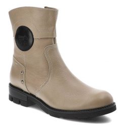 Beżowe Botki Karino Damskie Wygodne Obuwie. Brązowe botki Karino, bez wzorów, ze skóry, bez obcasa, na obcasie, bez zapięcia. Za 369.00 zł.