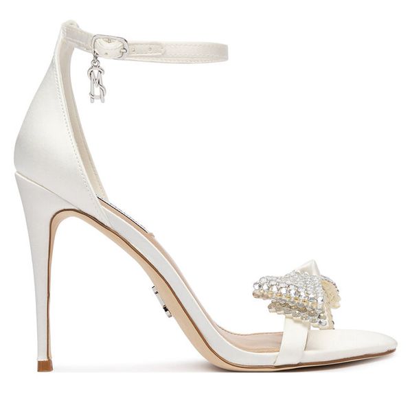 Sandały Steve Madden. Białe sandały Steve Madden, bez wzorów, bez obcasa, na szpilce, bez zapięcia. Za 519.99 zł.