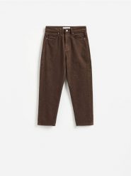 Jeansy mom fit z krótszą nogawką - dark grey jeans. Szare jeansy Reserved, bez wzorów. Za 129.99 zł.