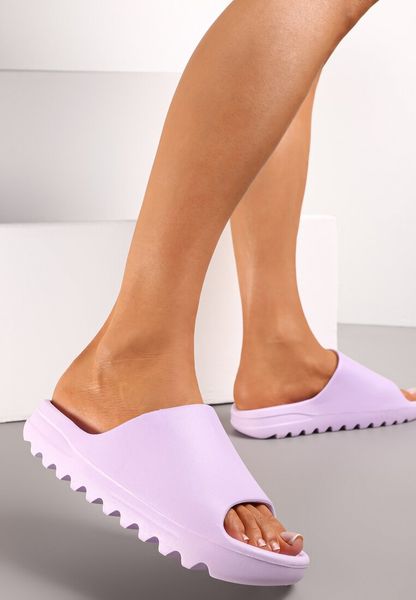 Fioletowe Klapki z Pianki z Odkrytym Noskiem Birea. Fioletowe klapki Renee, bez wzorów, bez obcasa. Za 29.99 zł.